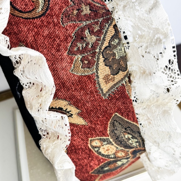 Handmade Upcycled Boho Crossbody Crescent Bag with Lace - Picture 5 of 5